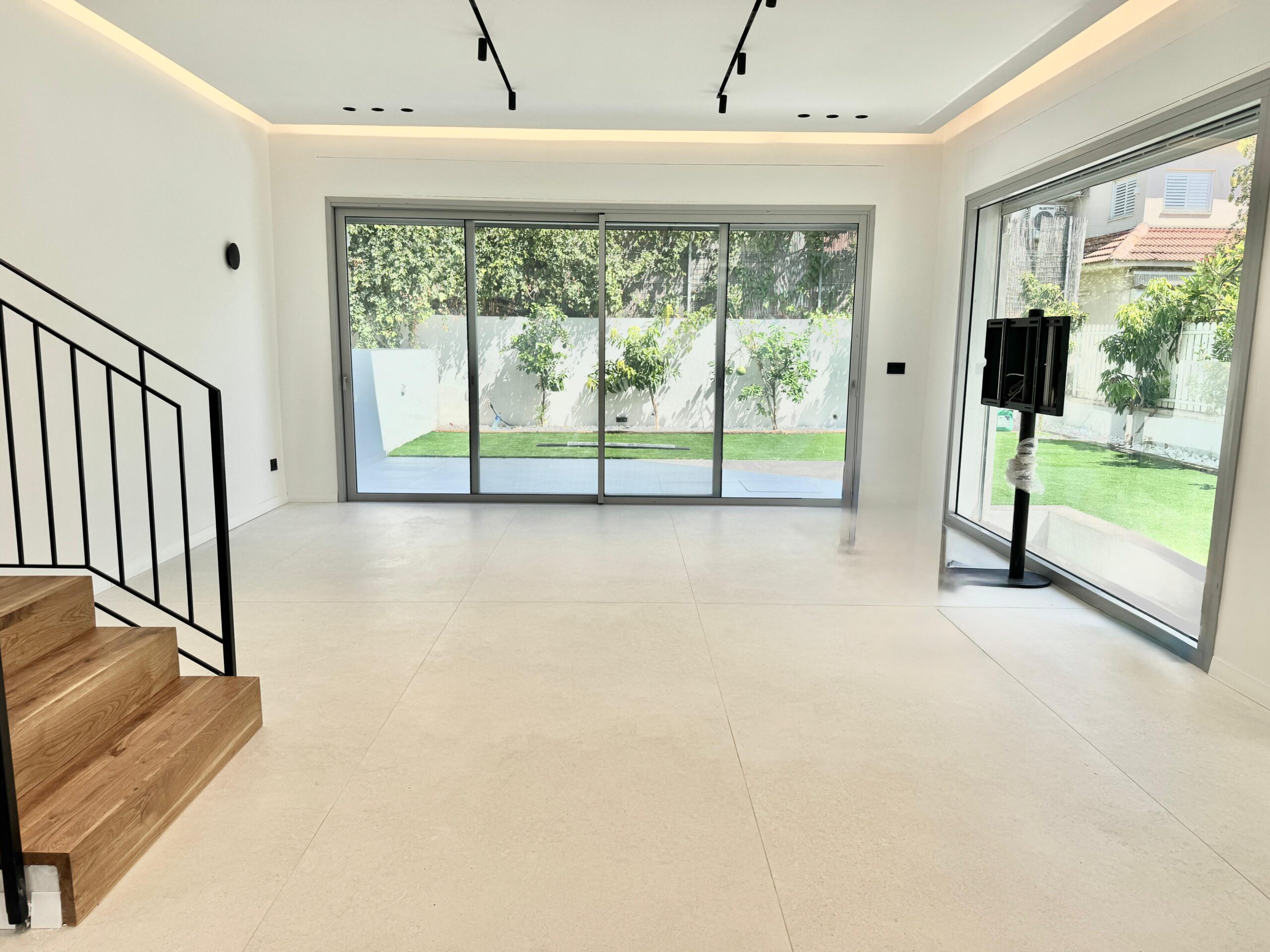 WhatsApp Image 2025-09-21 at 09.21.42