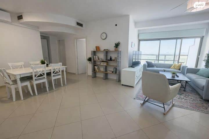 y2_4_BltFjX2Pdq_20260201