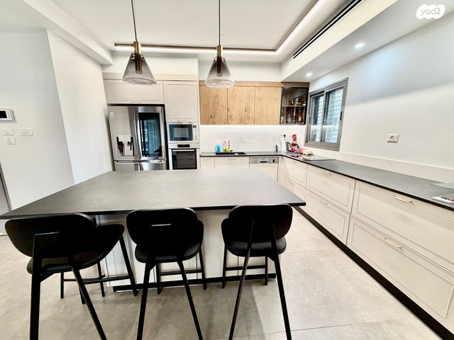 y2_4_1fh5OzOmxi_20251215