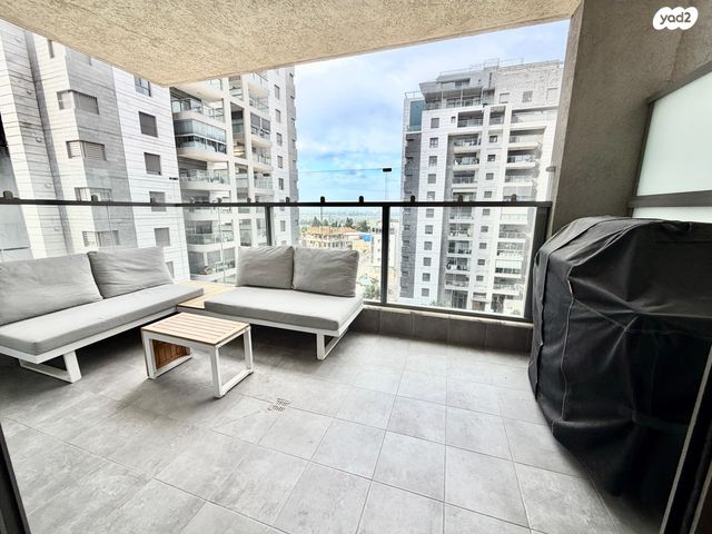 y2_5_mUiE0GHBky_20251215